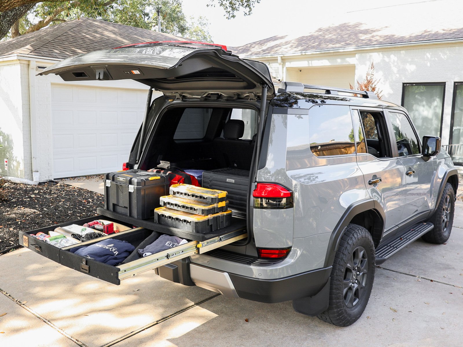 10-spacious-drawer-lexus-gx550.jpg