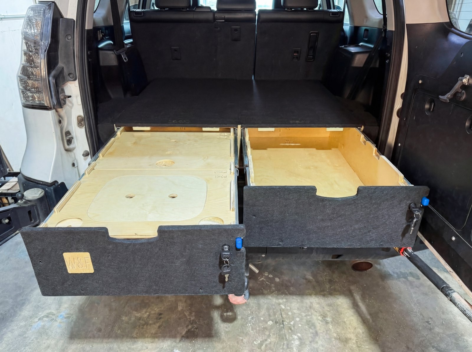 12-storage-system-tables-lexus460.jpg