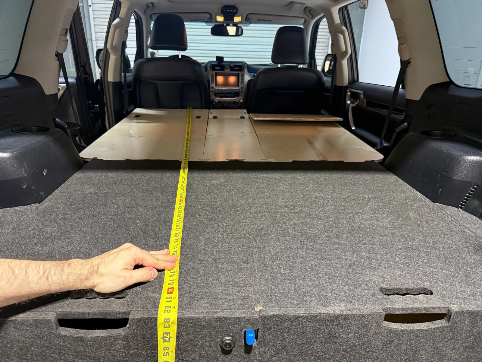 18-sleeping-place-lexus-gx460.webp