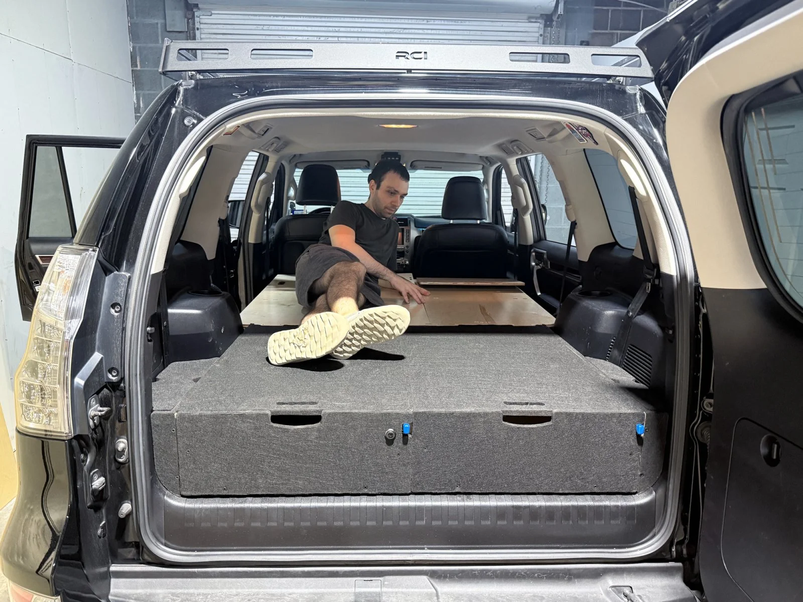 21-flat-floor-lexus-gx460.webp