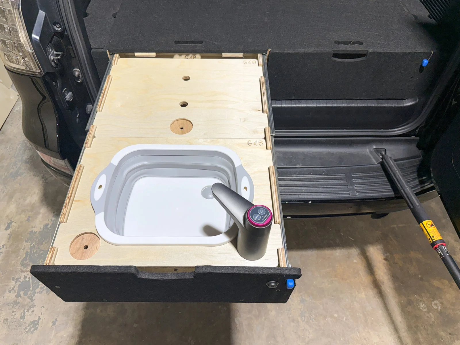 7-kitchen-setup-lexus-gx460.webp