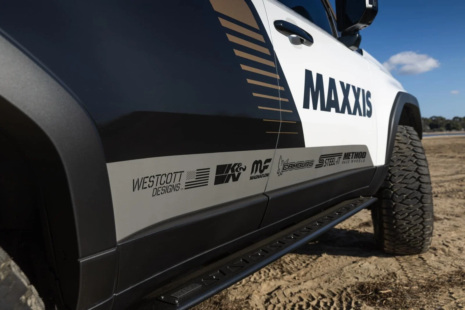 bink-desgns-sema-gx550-2.webp