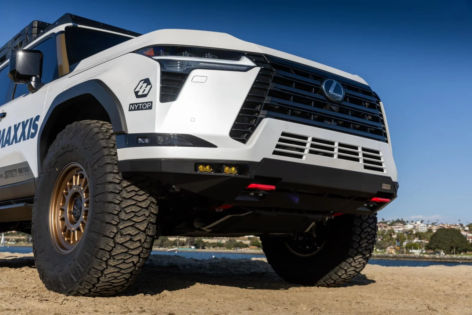 bink-desgns-sema-gx550-5.webp