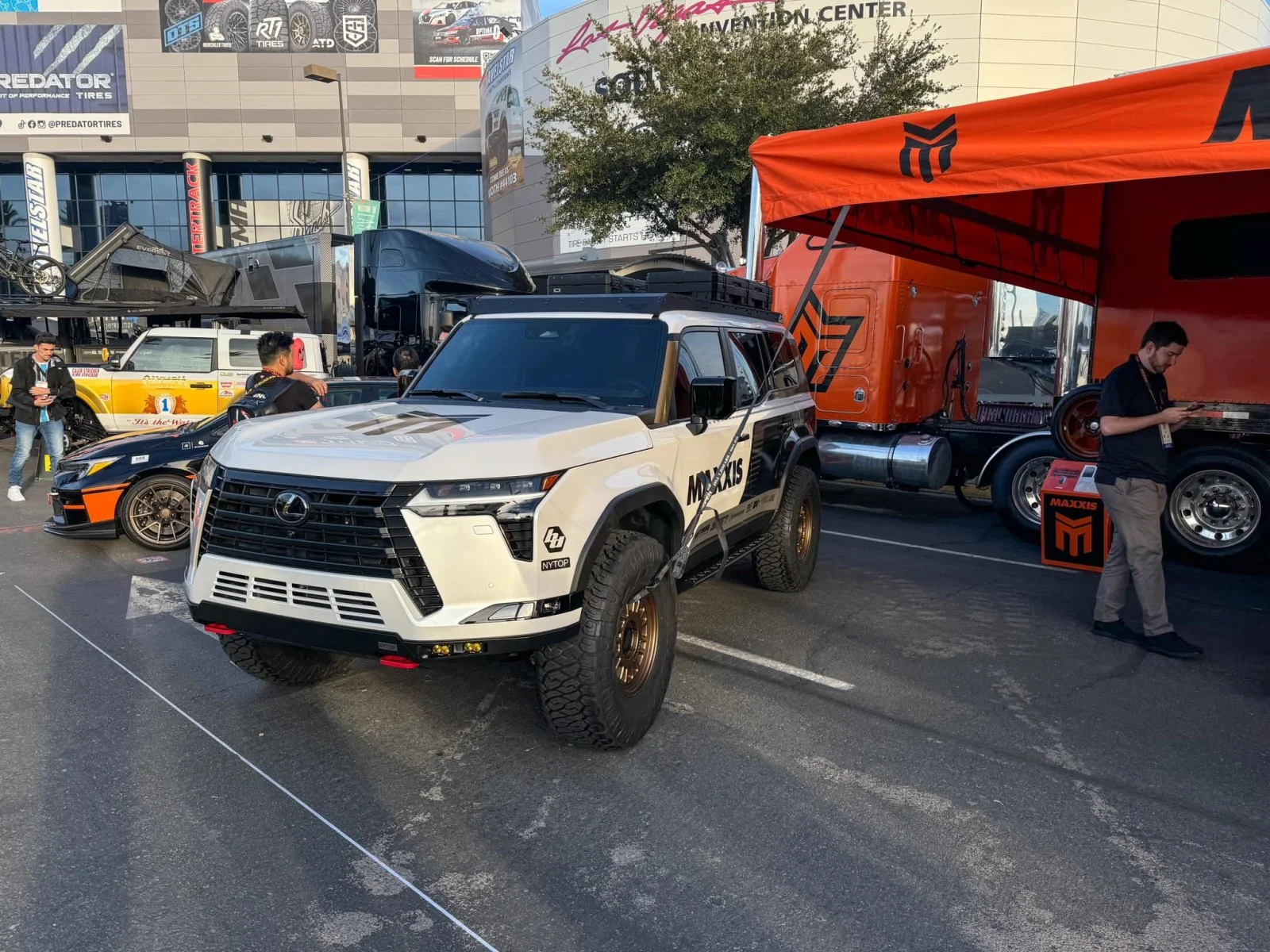 bink-desgns-sema-gx550-8.webp