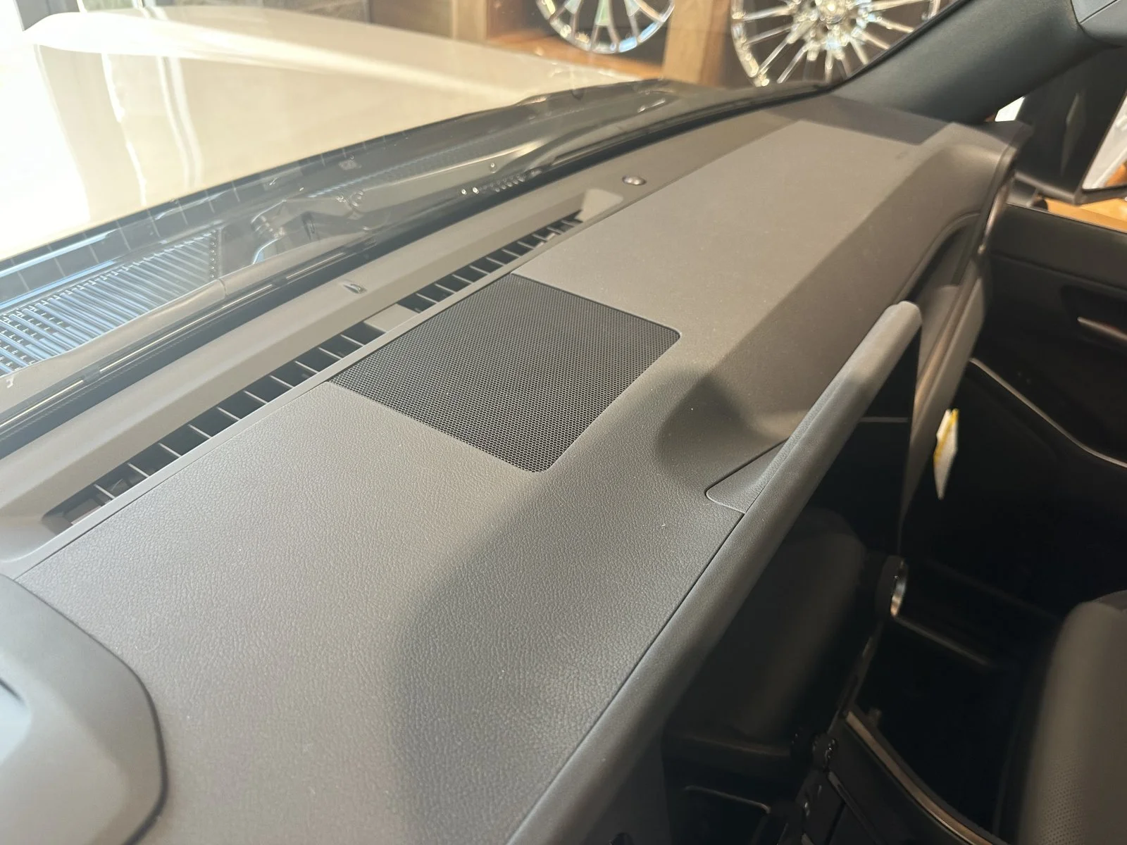 gx550-dash1.webp