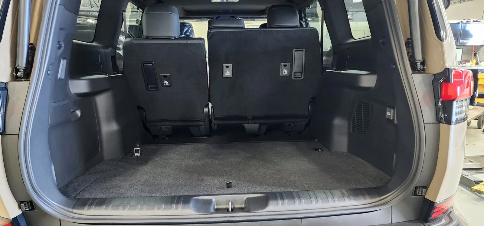 LexusGX_5_Seat.webp