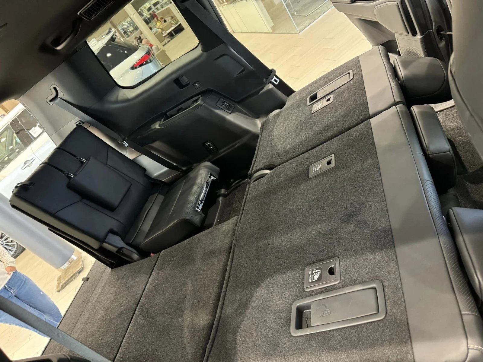 LexusGX_7_Seat_Folded1.webp