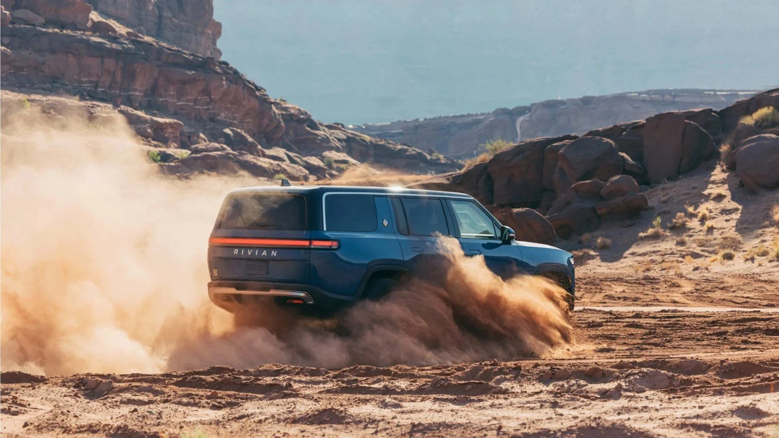 rivian-r1s.webp