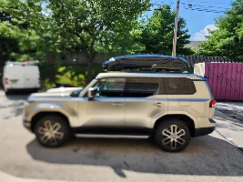 Best cross bars and cargo box for the GX550