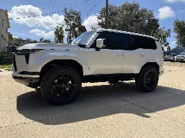 Lexus GX 550 Eminent White Pearl Photos ⚪