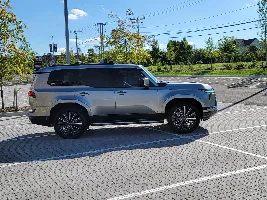 24 Lexus GX550