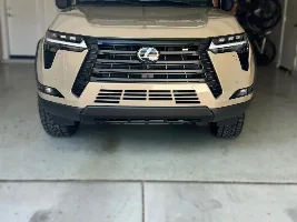 Gray front bumper piece on Overtrail +