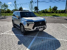 24 Lexus GX550