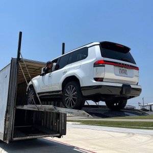 a2024-gx550-eminent-white-pearl2.jpg