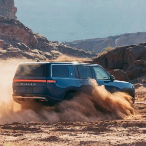 rivian-r1s.jpg