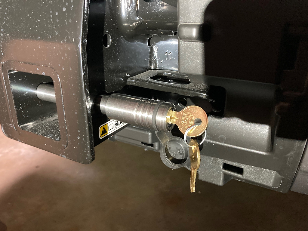 locking_hitch_pin_lockside.jpg